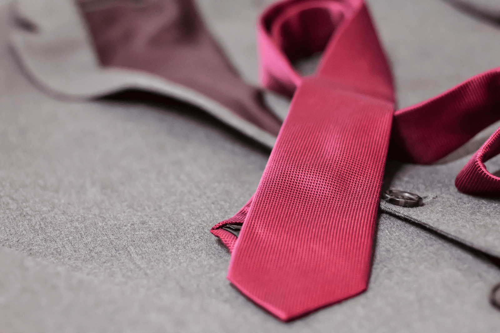 【季節別】ネクタイの色の選び方