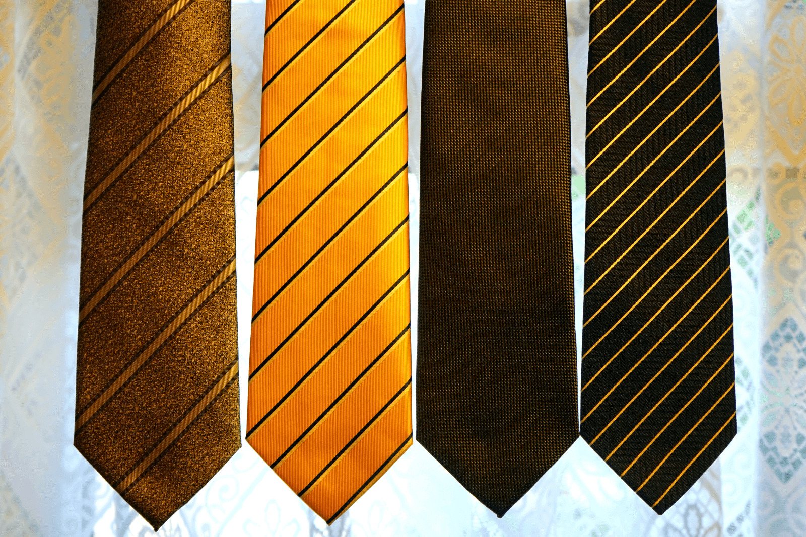【ビジネスシーン別】ネクタイの色の選び方